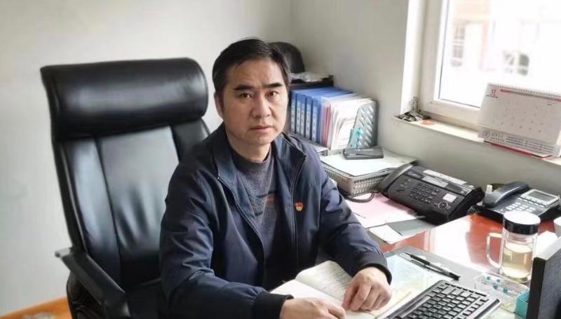 徐勤忠：常懷服務(wù)師生心，把好平安方向盤